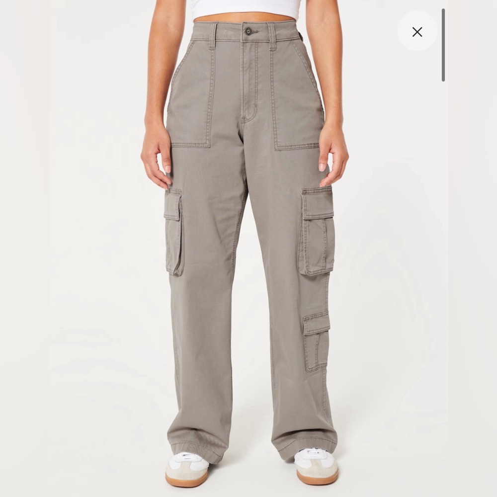 Hollister Ultra High-Rise Baggy Cargo Pants